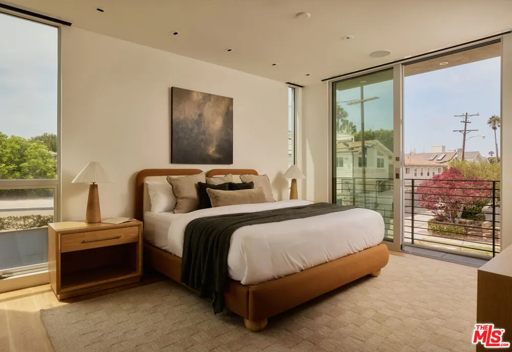 2801 Sanborn Avenue Los Angeles, CA 90291