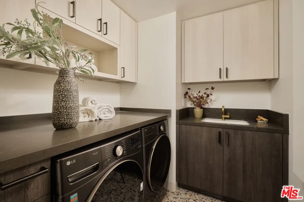 2801 Sanborn Avenue Los Angeles, CA 90291