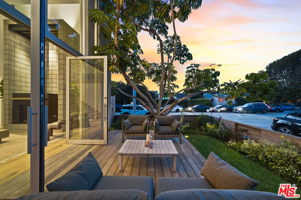 2801 Sanborn Avenue Los Angeles, CA 90291