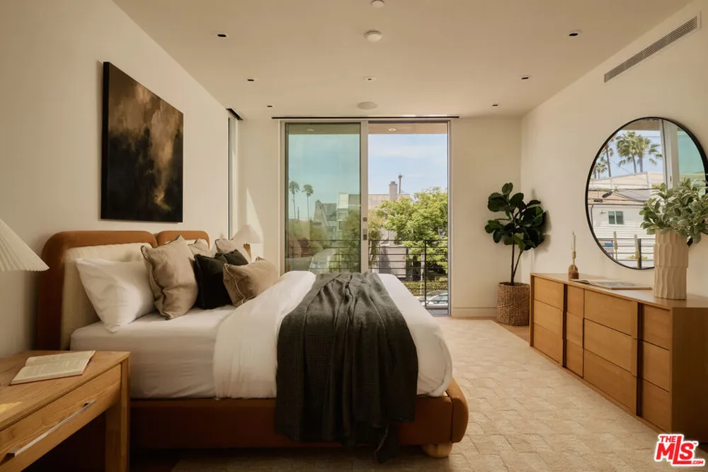 2801 Sanborn Avenue Los Angeles, CA 90291
