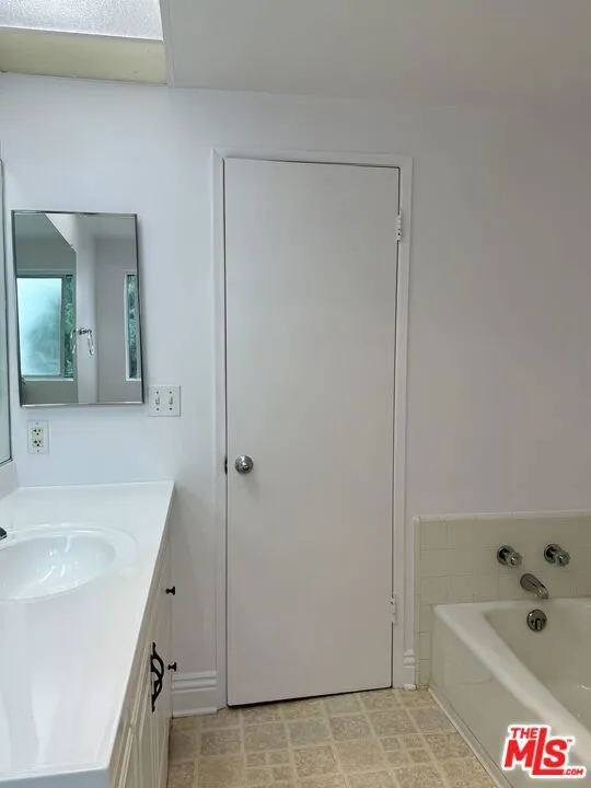 1138 11th Street #2 Santa Monica, CA 90403