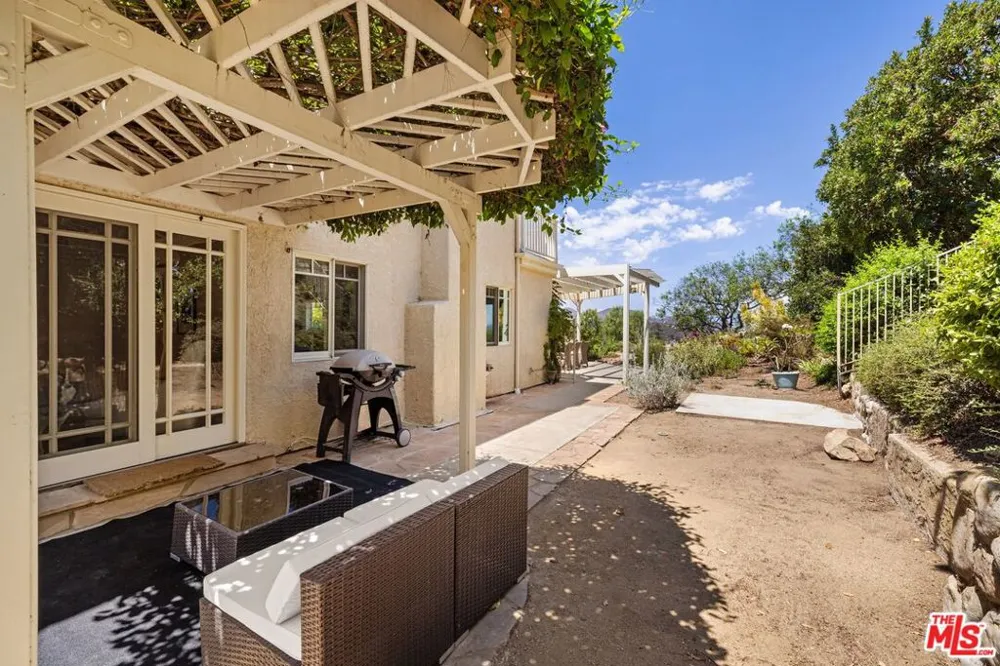 1098 Antelope Place Newbury Park, CA 91320