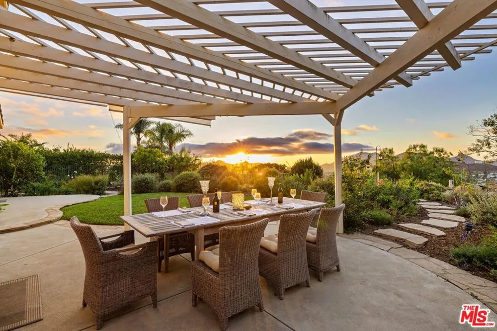 1098 Antelope Place Newbury Park, CA 91320