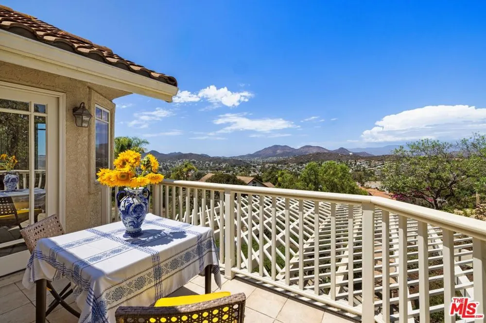 1098 Antelope Place Newbury Park, CA 91320