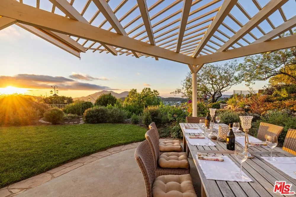 1098 Antelope Place Newbury Park, CA 91320