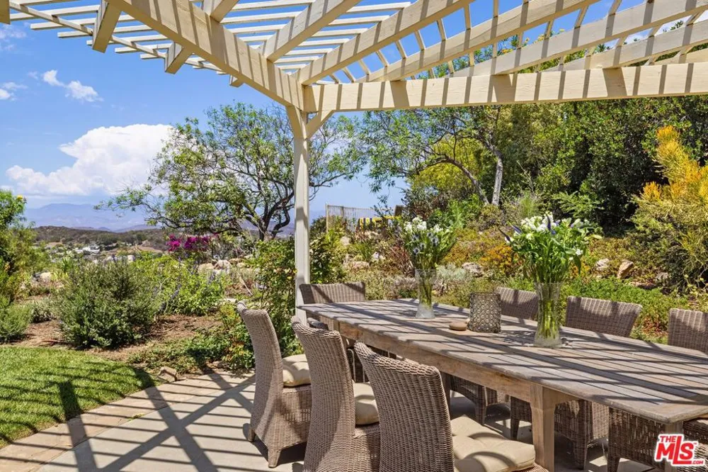1098 Antelope Place Newbury Park, CA 91320