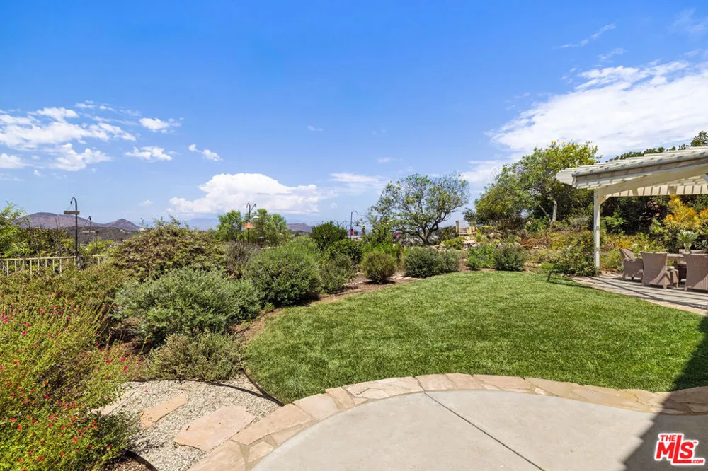 1098 Antelope Place Newbury Park, CA 91320