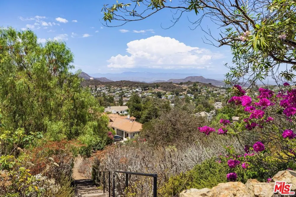 1098 Antelope Place Newbury Park, CA 91320