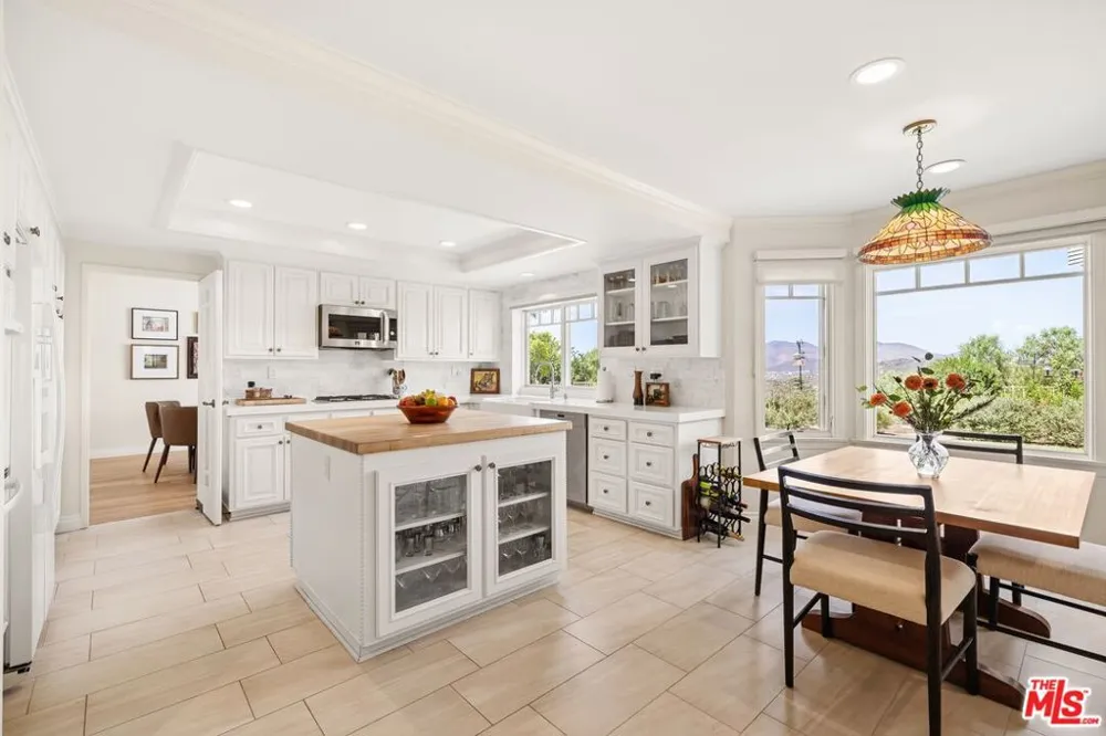 1098 Antelope Place Newbury Park, CA 91320