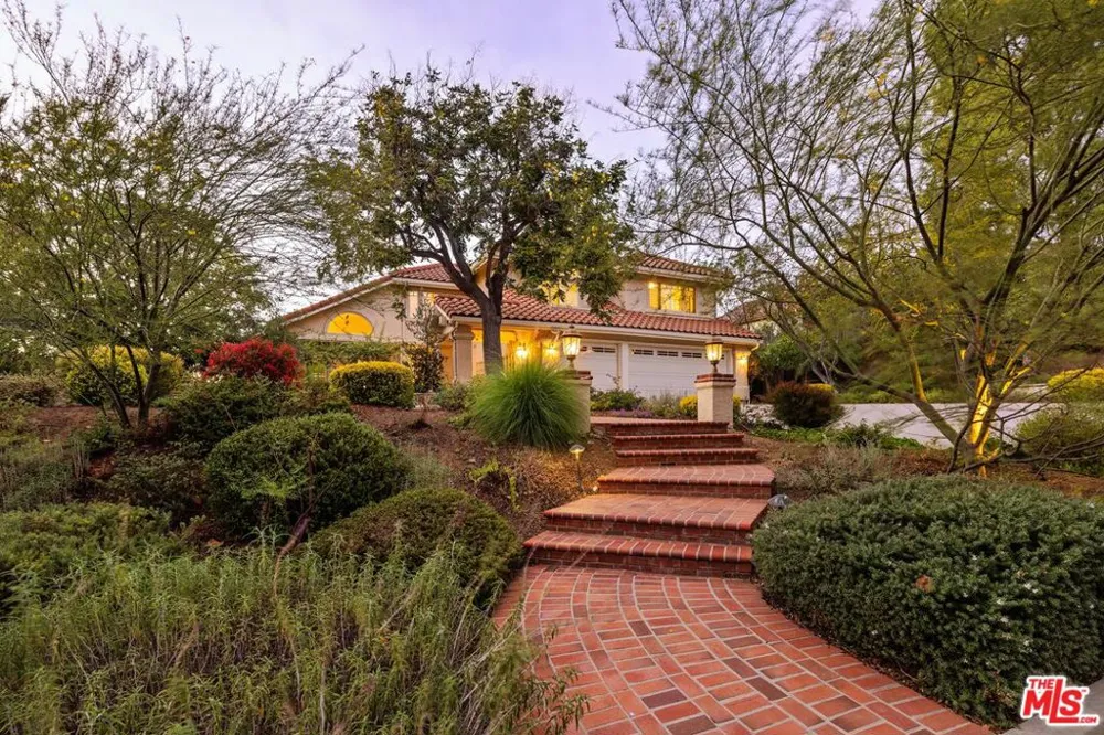 1098 Antelope Place Newbury Park, CA 91320