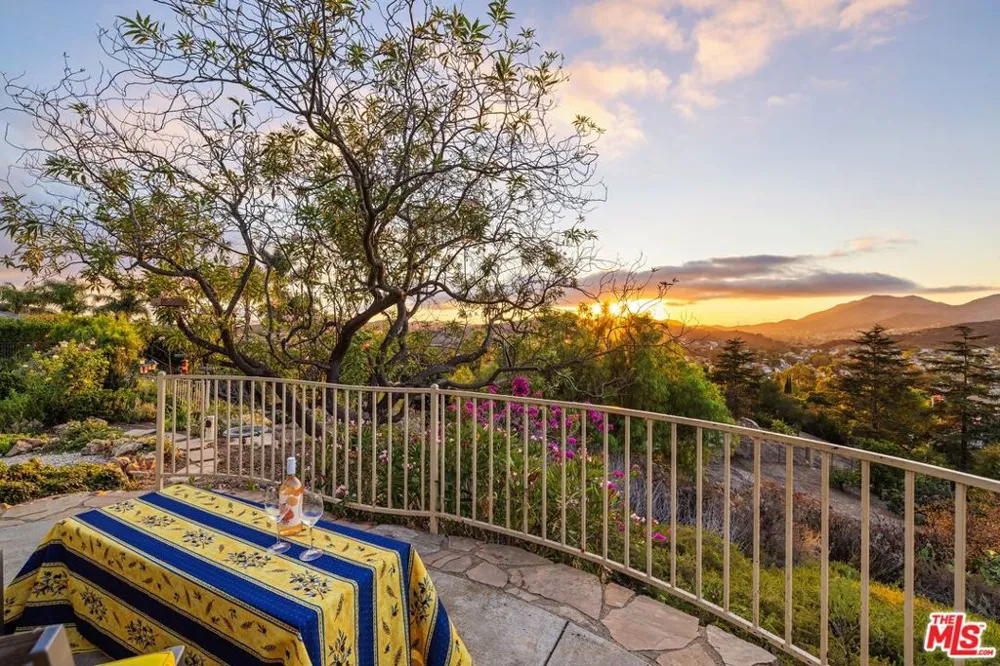 1098 Antelope Place Newbury Park, CA 91320