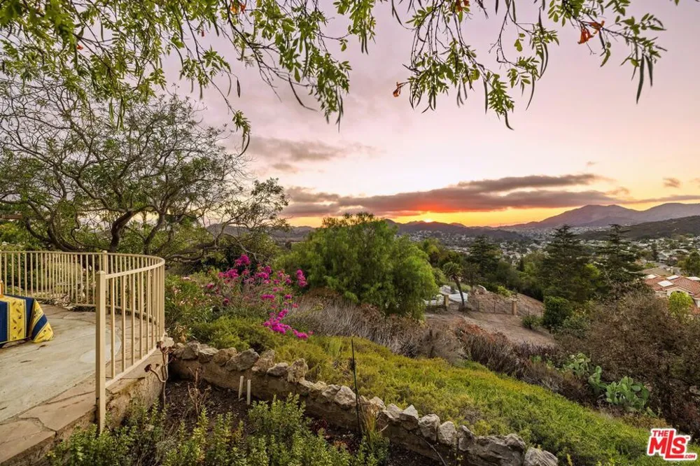 1098 Antelope Place Newbury Park, CA 91320