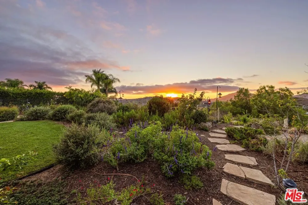 1098 Antelope Place Newbury Park, CA 91320