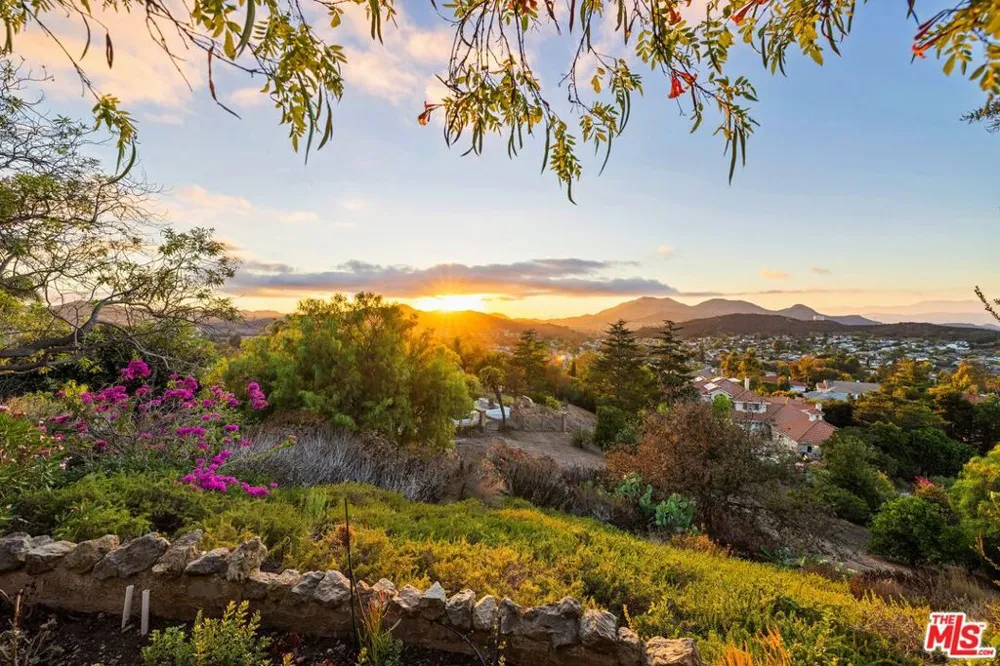 1098 Antelope Place Newbury Park, CA 91320