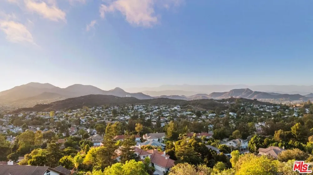 1098 Antelope Place Newbury Park, CA 91320