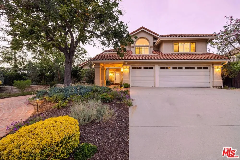 1098 Antelope Place Newbury Park, CA 91320