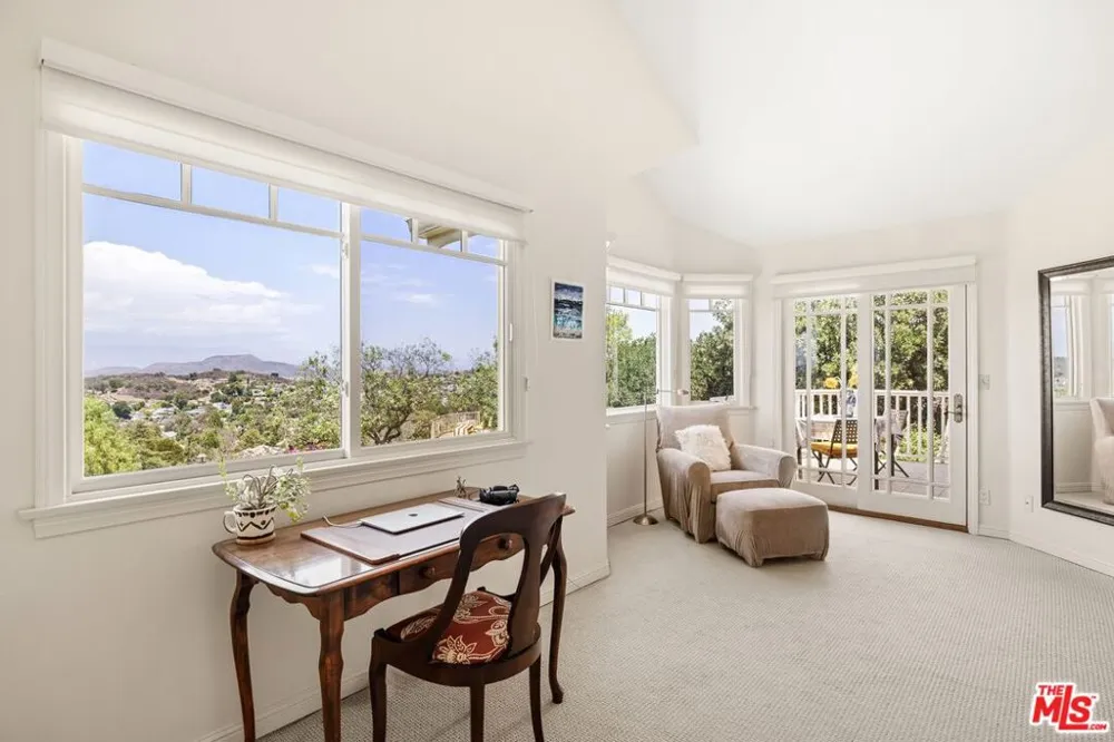 1098 Antelope Place Newbury Park, CA 91320