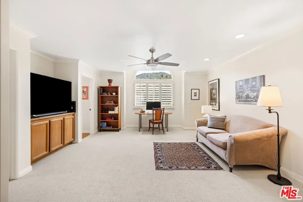 1098 Antelope Place Newbury Park, CA 91320