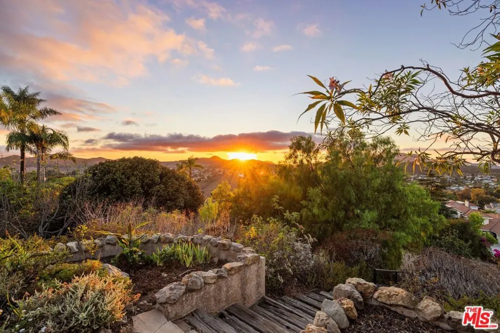 1098 Antelope Place Newbury Park, CA 91320