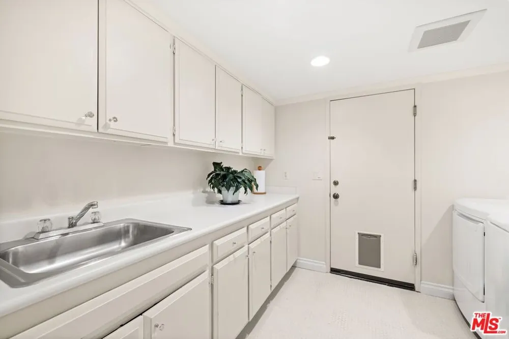 1098 Antelope Place Newbury Park, CA 91320