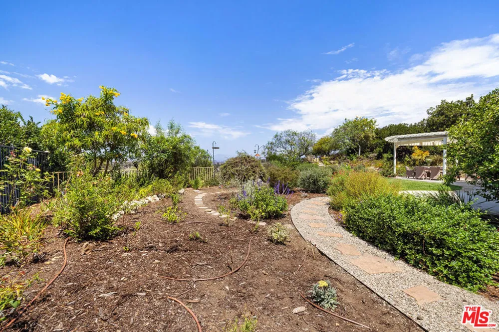 1098 Antelope Place Newbury Park, CA 91320