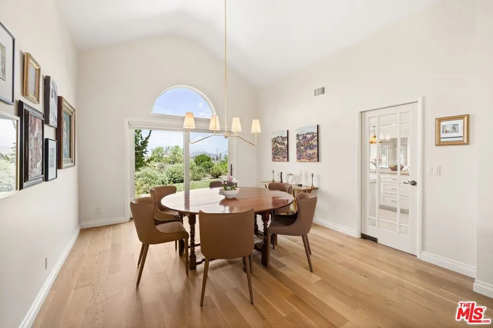 1098 Antelope Place Newbury Park, CA 91320