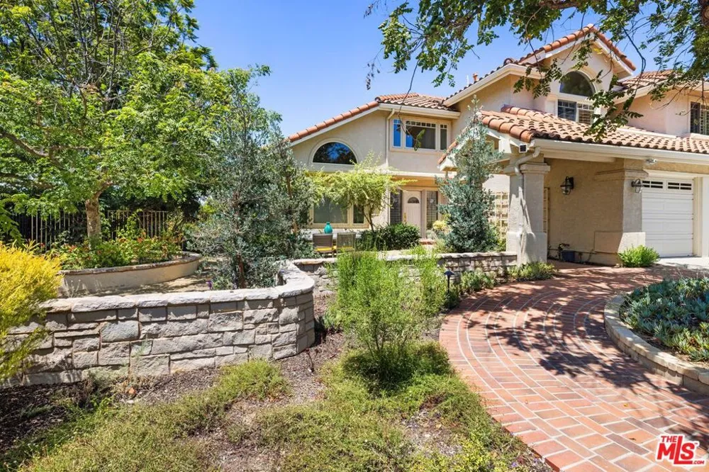 1098 Antelope Place Newbury Park, CA 91320