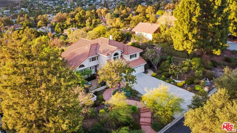 1098 Antelope Place Newbury Park, CA 91320