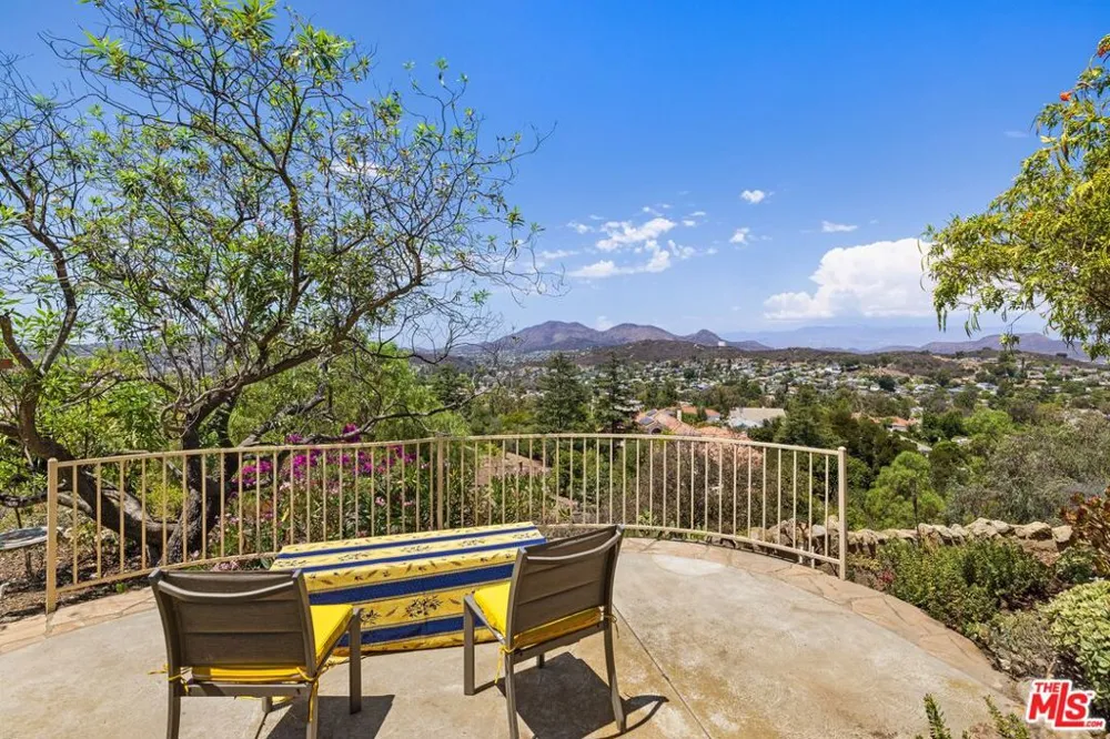 1098 Antelope Place Newbury Park, CA 91320