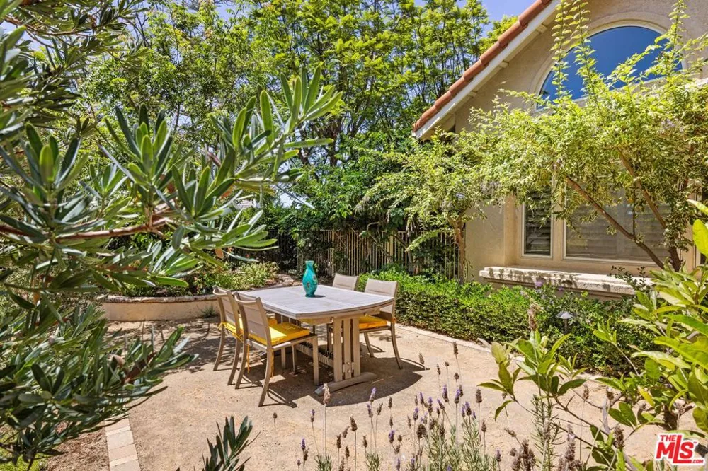 1098 Antelope Place Newbury Park, CA 91320