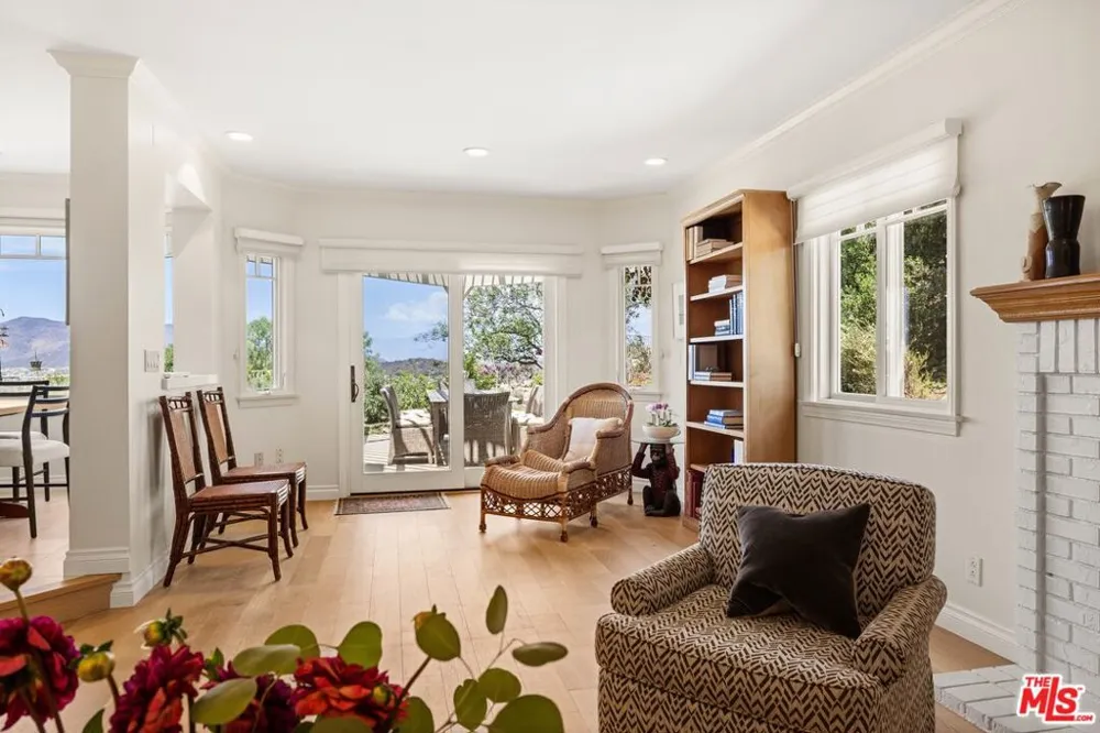 1098 Antelope Place Newbury Park, CA 91320