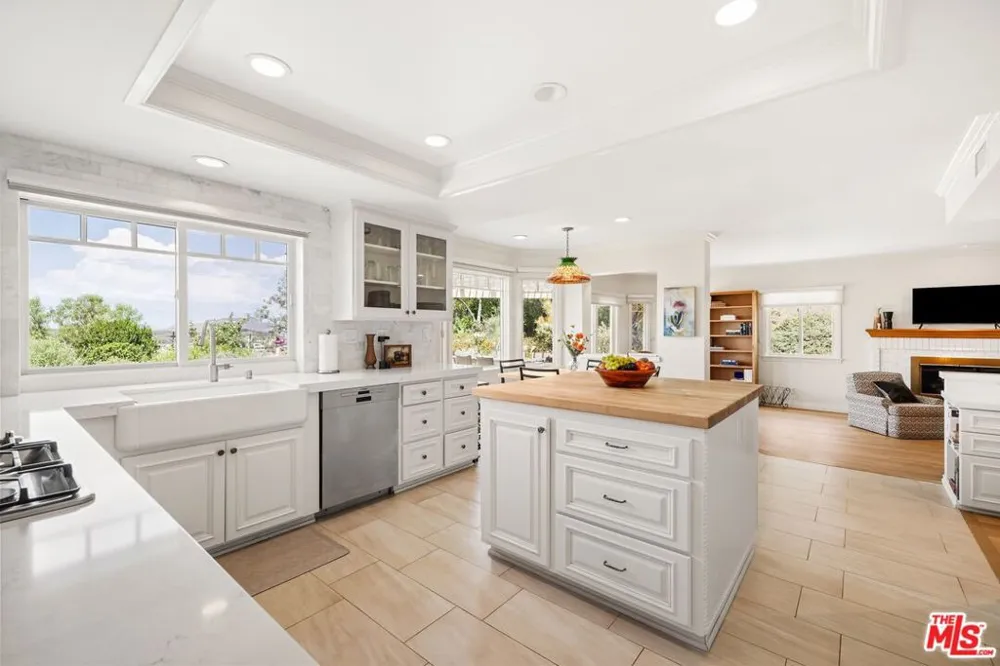 1098 Antelope Place Newbury Park, CA 91320