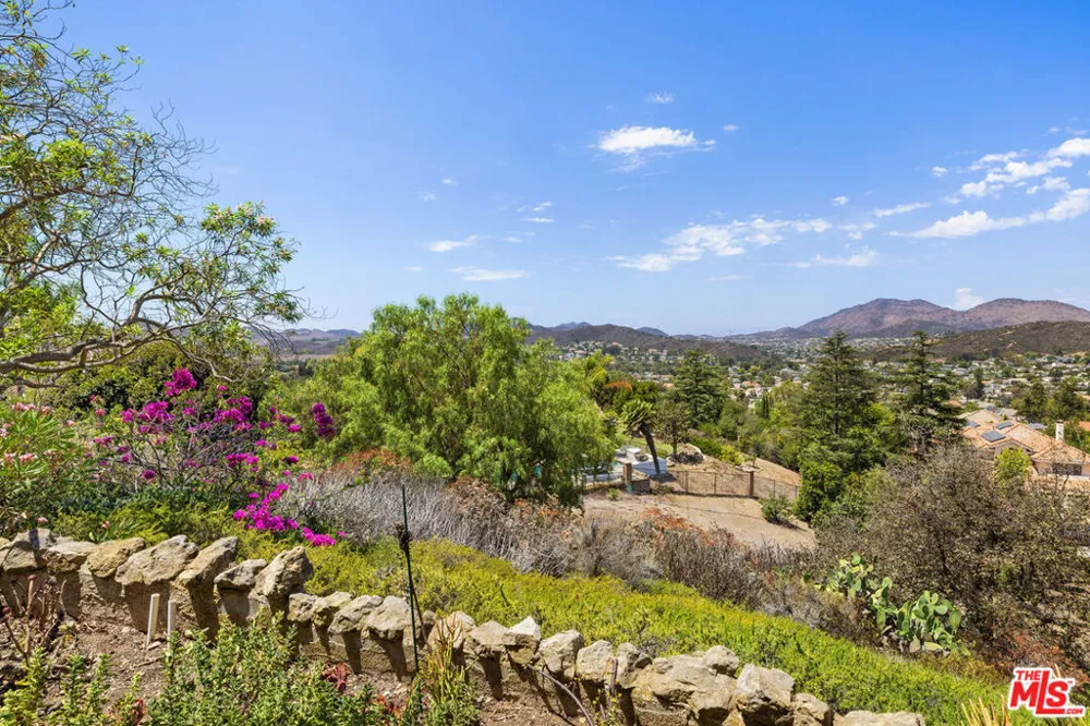 1098 Antelope Place Newbury Park, CA 91320