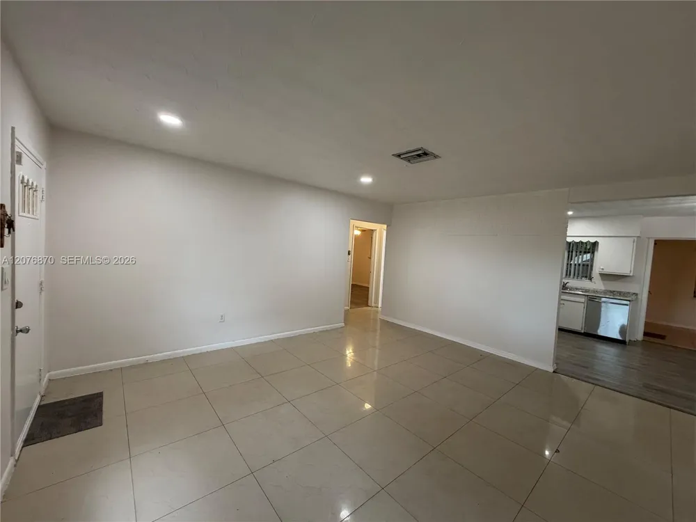 650 73rd Ave Hollywood, FL 33024