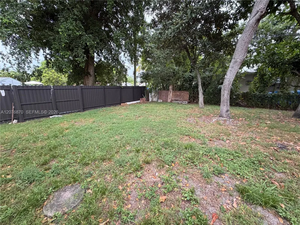 650 73rd Ave Hollywood, FL 33024