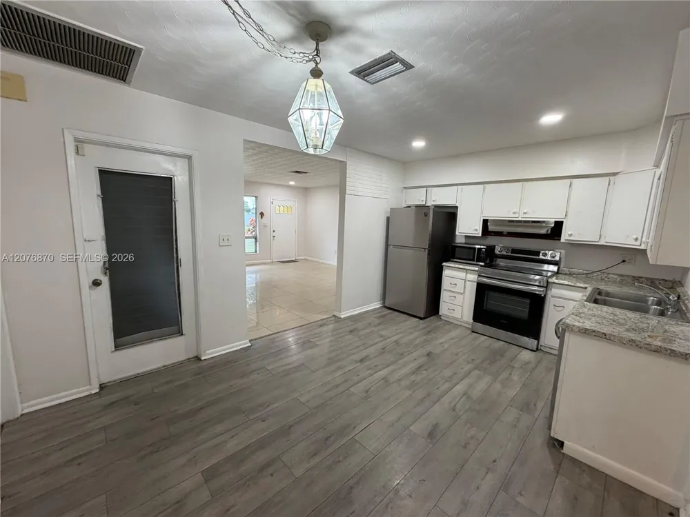 650 73rd Ave Hollywood, FL 33024