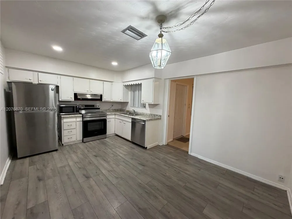 650 73rd Ave Hollywood, FL 33024