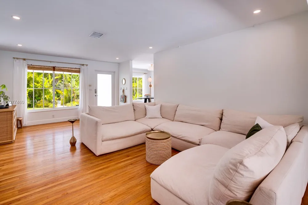 6761 SW 76th Ter South Miami, FL 33143