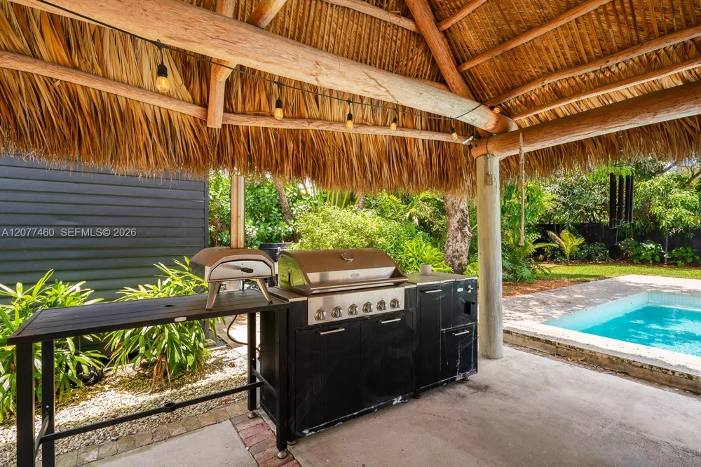 6761 SW 76th Ter South Miami, FL 33143
