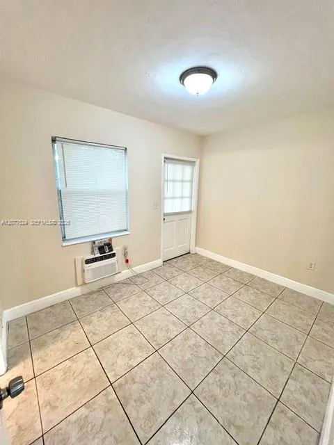 698 NE 85th St #3 Miami, FL 33138