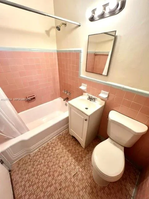 698 NE 85th St #3 Miami, FL 33138
