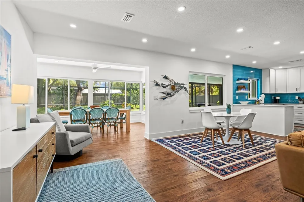 2587 RINGLING BOULEVARD Sarasota, FL 34237