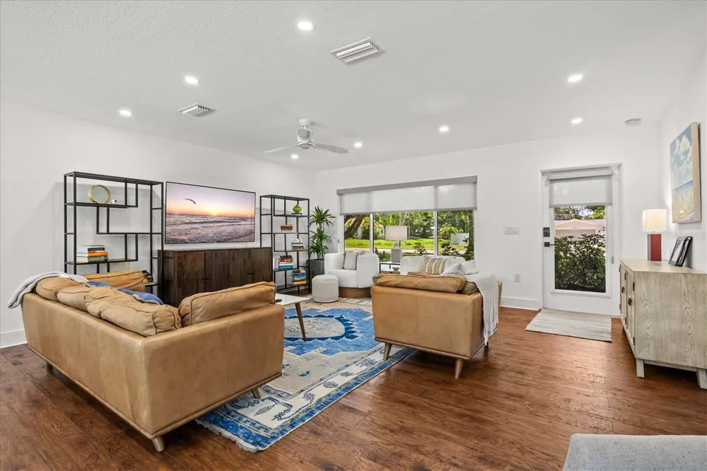2587 RINGLING BOULEVARD Sarasota, FL 34237