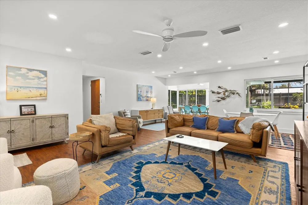 2587 RINGLING BOULEVARD Sarasota, FL 34237