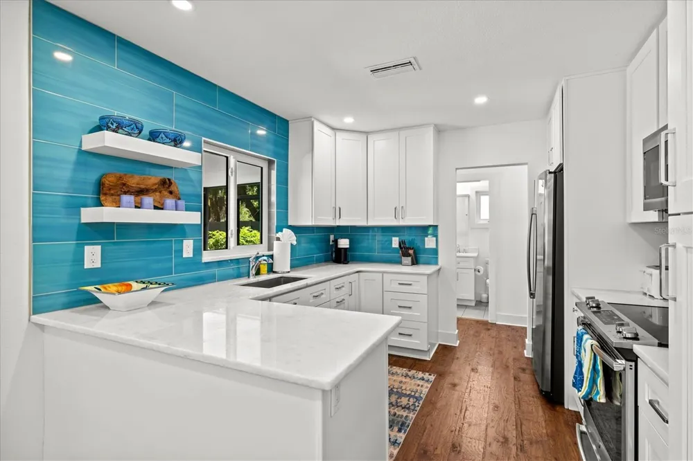 2587 RINGLING BOULEVARD Sarasota, FL 34237