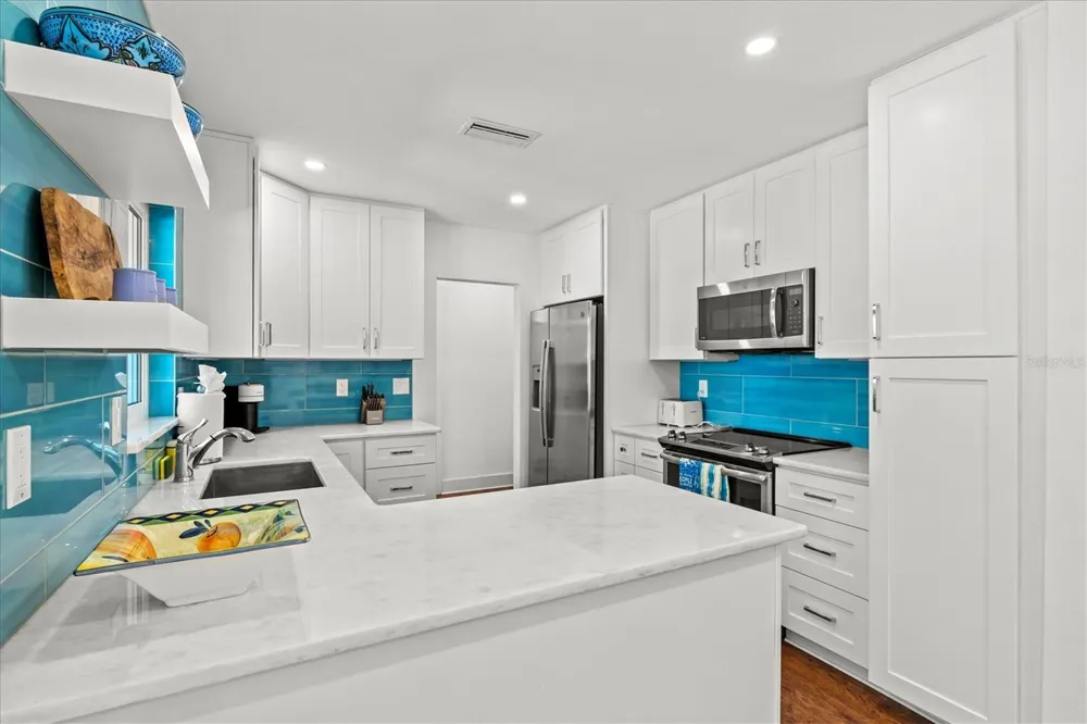2587 RINGLING BOULEVARD Sarasota, FL 34237