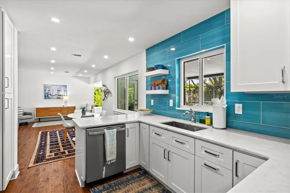 2587 RINGLING BOULEVARD Sarasota, FL 34237