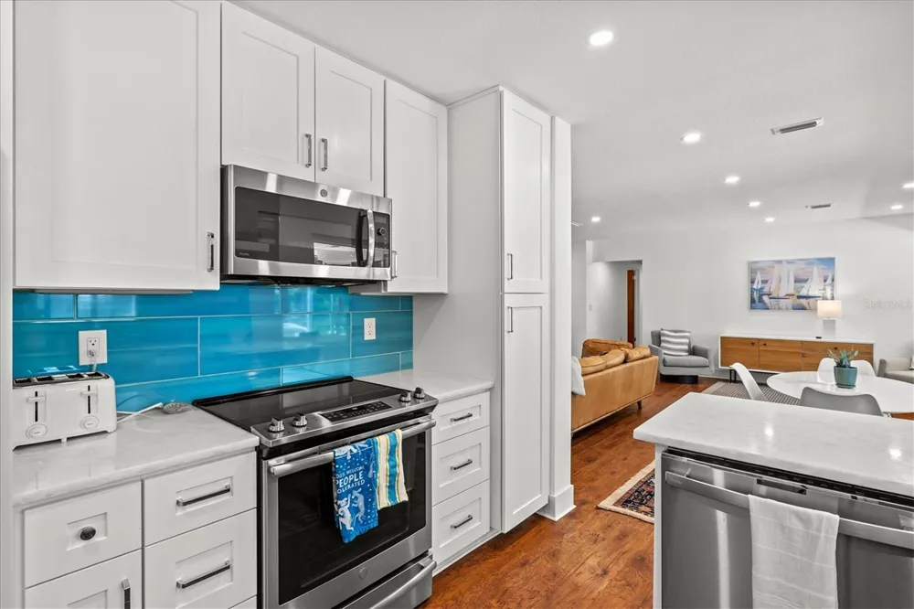 2587 RINGLING BOULEVARD Sarasota, FL 34237