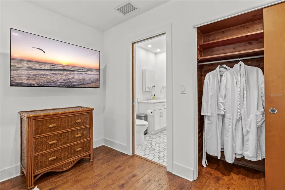 2587 RINGLING BOULEVARD Sarasota, FL 34237