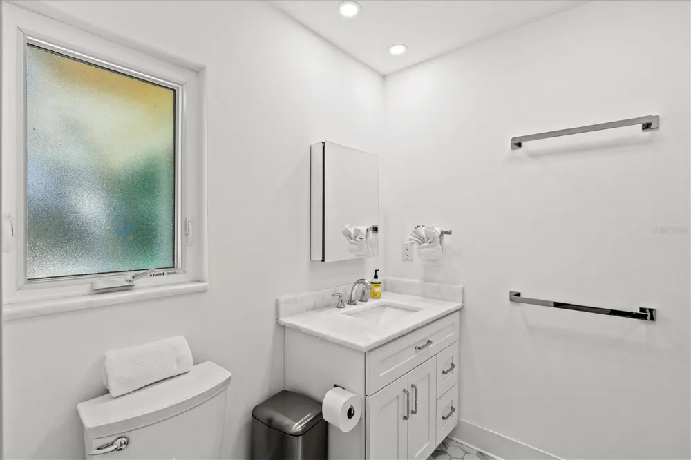 2587 RINGLING BOULEVARD Sarasota, FL 34237